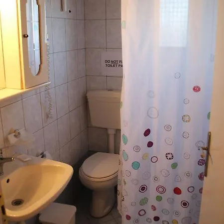 Alexandra Hotel 3*